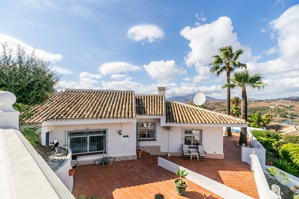 Te koop Vrijstaande Villa Costa Del Sol Sierrezuela € 899.000,-