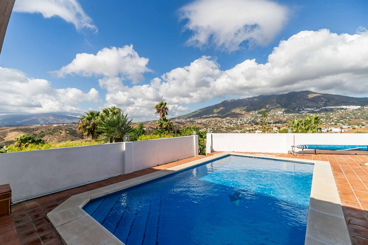 Te koop Vrijstaande Villa Costa Del Sol Sierrezuela € 899.000,-
