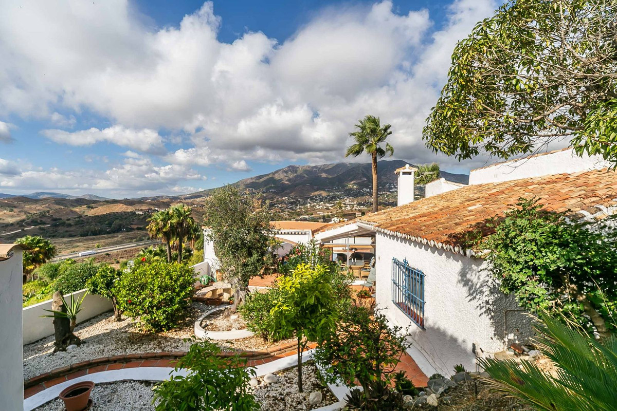 Te koop Vrijstaande Villa Costa Del Sol Sierrezuela € 899.000,-