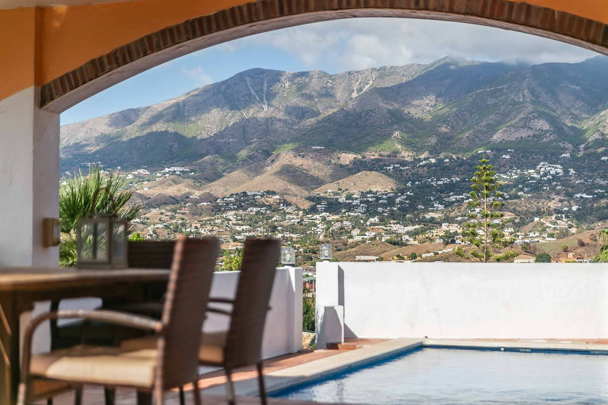 Te koop Vrijstaande Villa Costa Del Sol Sierrezuela € 899.000,-