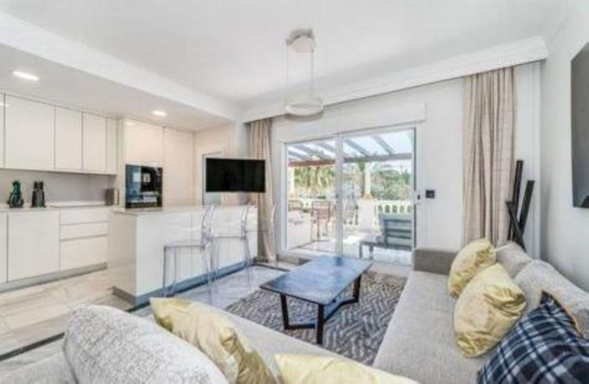 Te koop Middle Floor Apartment Costa Del Sol Nueva Andalucía € 450.000,-