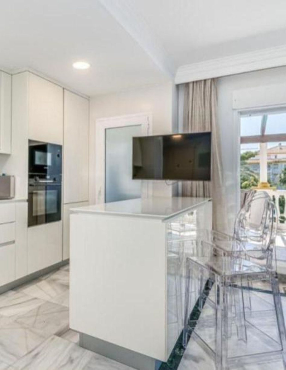 Te koop Middle Floor Apartment Costa Del Sol Nueva Andalucía € 450.000,-