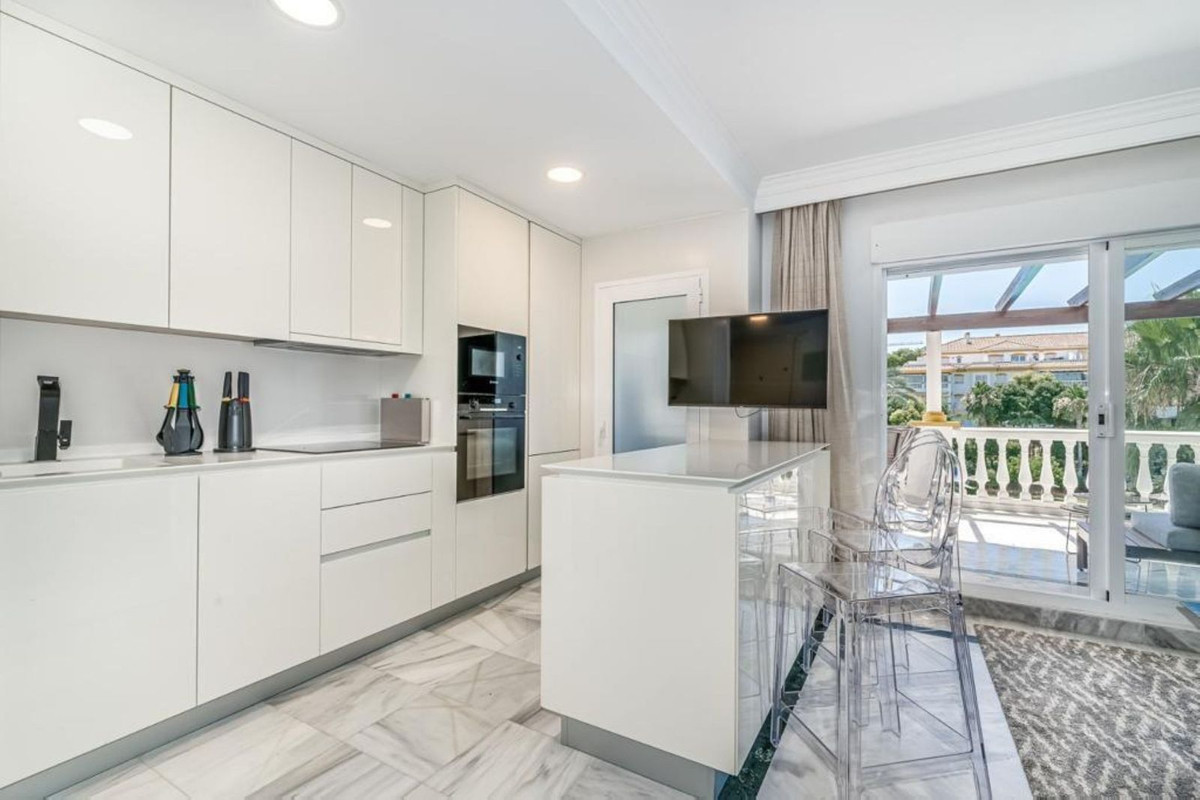 Te koop Middle Floor Apartment Costa Del Sol Nueva Andalucía € 450.000,-