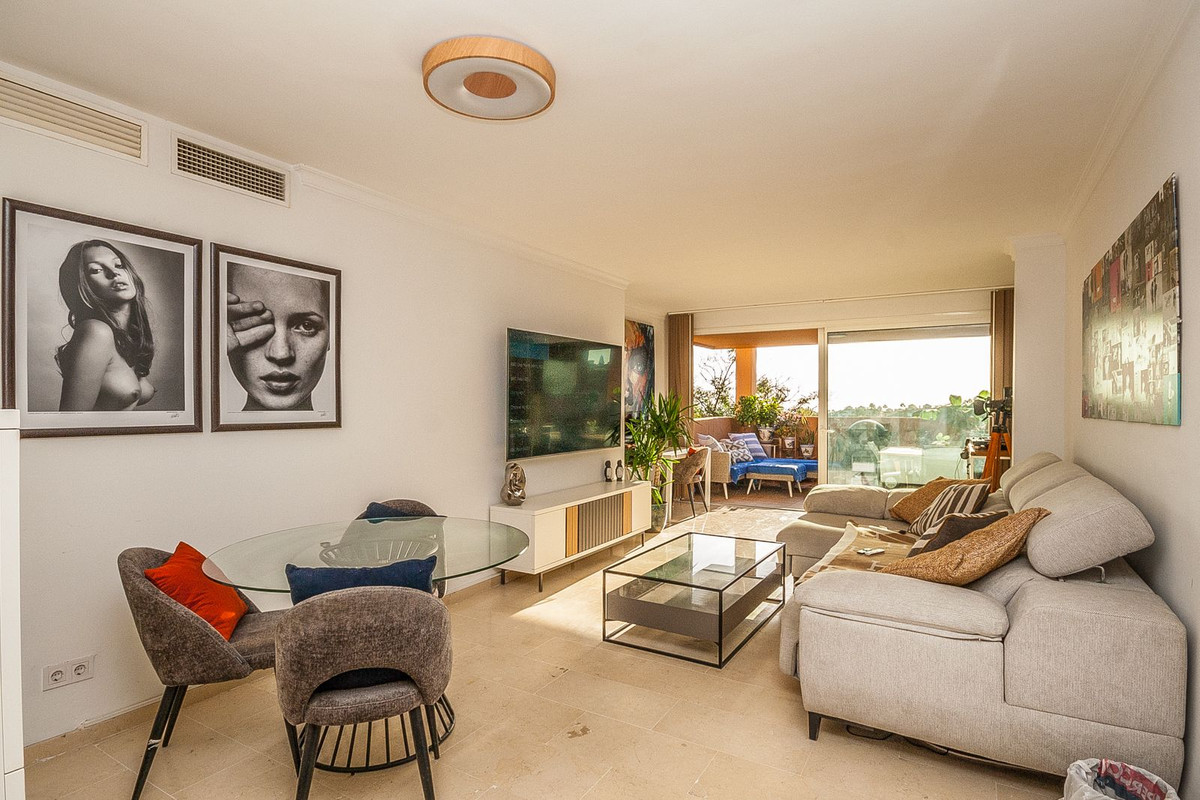 Te koop Middle Floor Apartment Costa Del Sol Elviria € 415.000,-