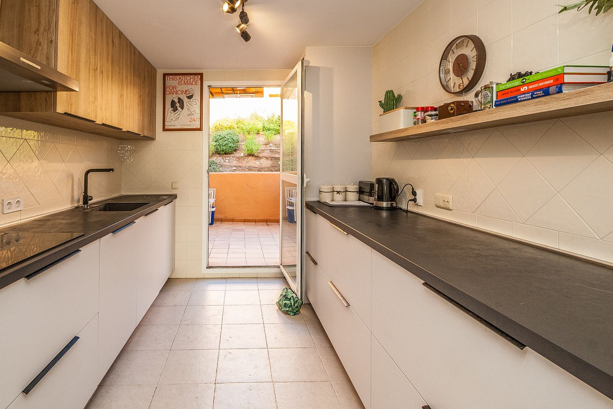 Te koop Middle Floor Apartment Costa Del Sol Elviria € 415.000,-