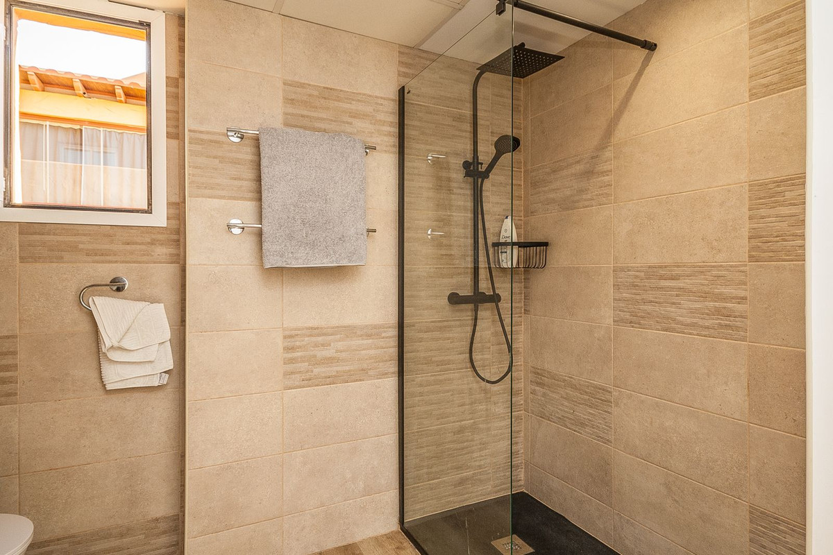 Te koop Middle Floor Apartment Costa Del Sol Elviria € 415.000,-