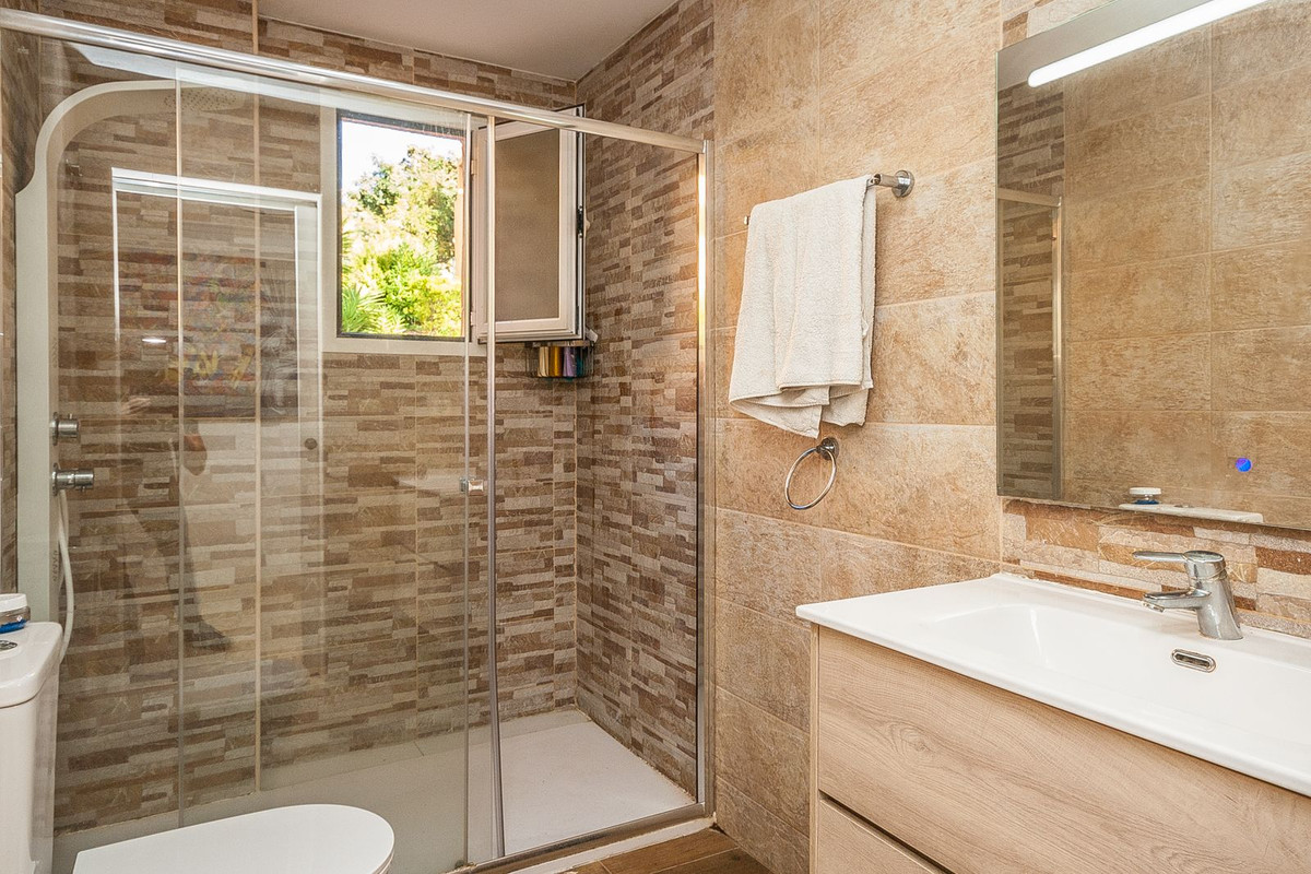 Te koop Middle Floor Apartment Costa Del Sol Elviria € 415.000,-