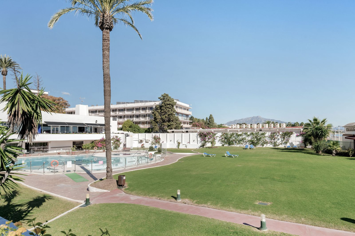 Te koop Herenhuis Costa Del Sol Estepona € 450.000,-