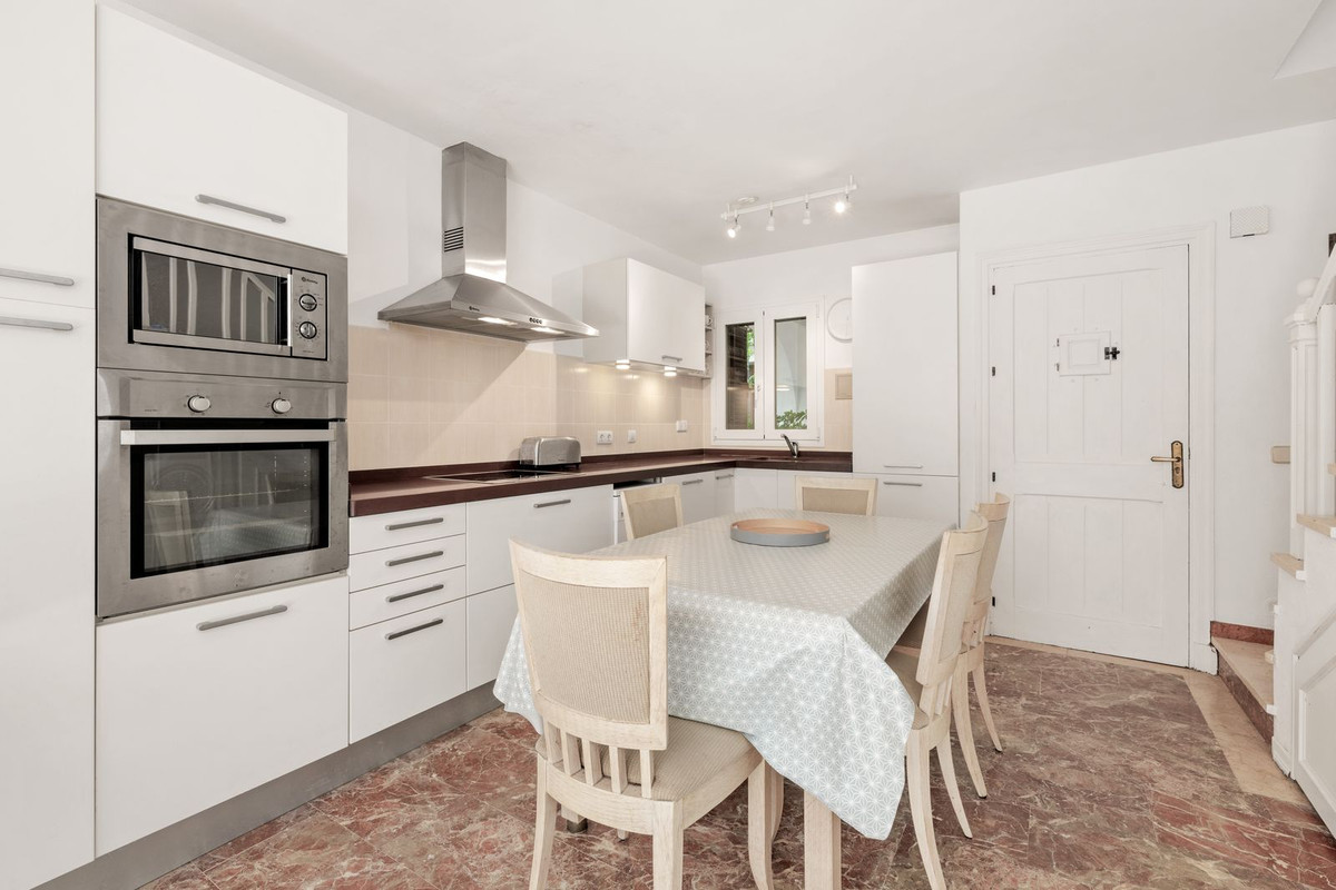 Te koop Herenhuis Costa Del Sol Estepona € 450.000,-