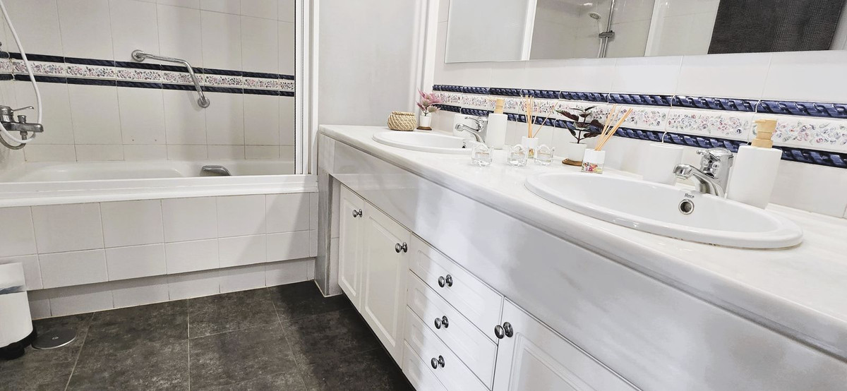 Te koop Middle Floor Apartment Costa Del Sol Mijas Golf € 315.000,-