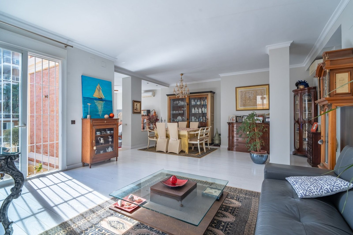 Te koop Middle Floor Apartment Costa Del Sol Málaga Este € 1.195.000,-