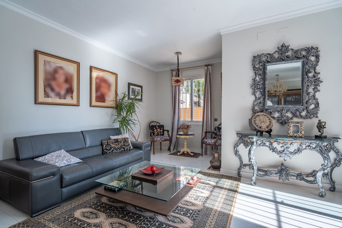 Te koop Middle Floor Apartment Costa Del Sol Málaga Este € 1.195.000,-