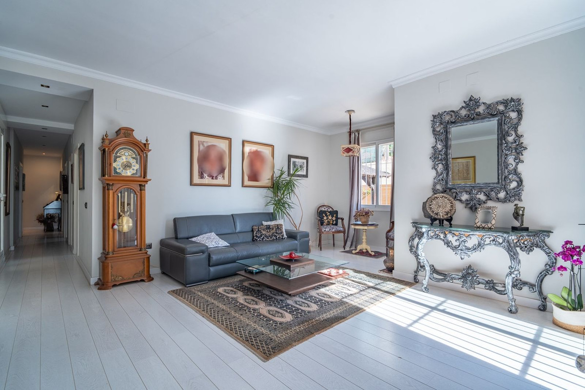 Te koop Middle Floor Apartment Costa Del Sol Málaga Este € 1.195.000,-