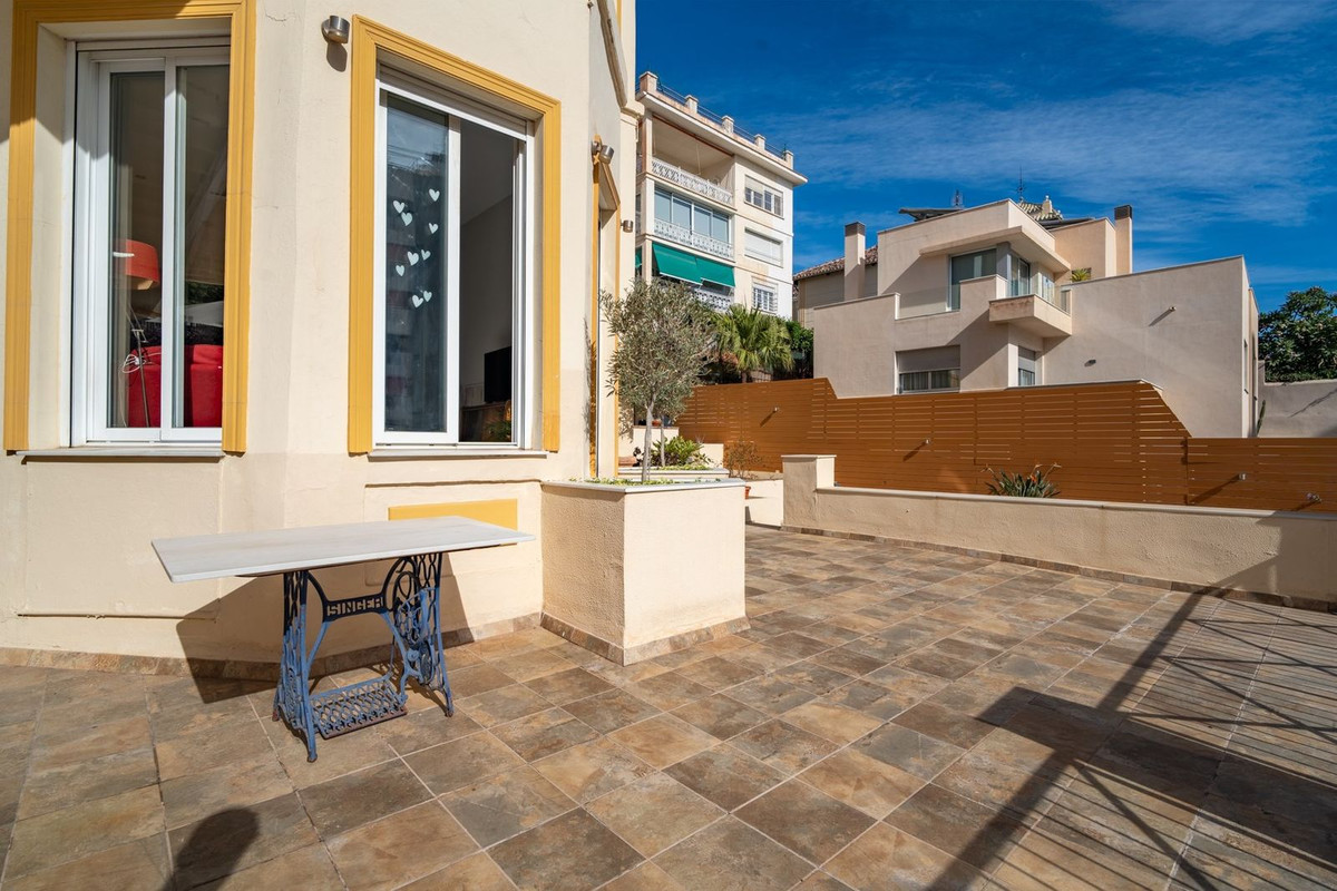 Te koop Middle Floor Apartment Costa Del Sol Málaga Este € 1.195.000,-