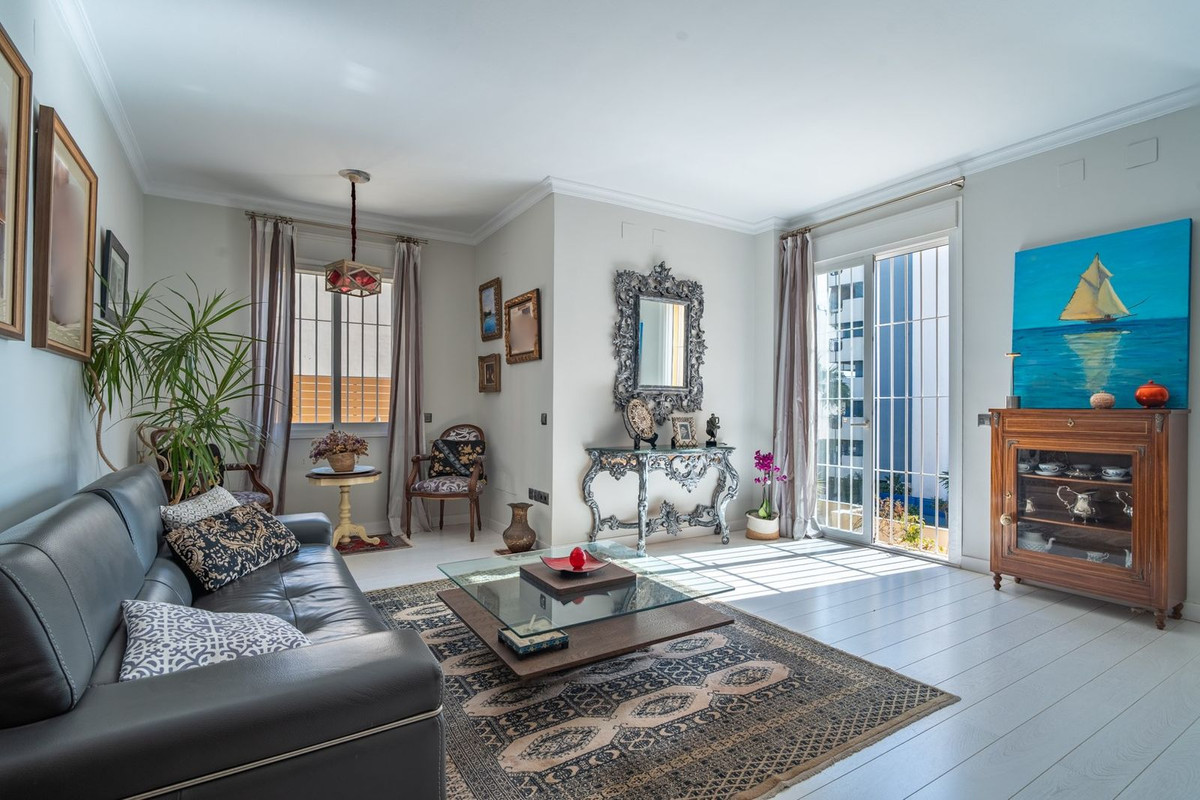 Te koop Middle Floor Apartment Costa Del Sol Málaga Este € 1.195.000,-