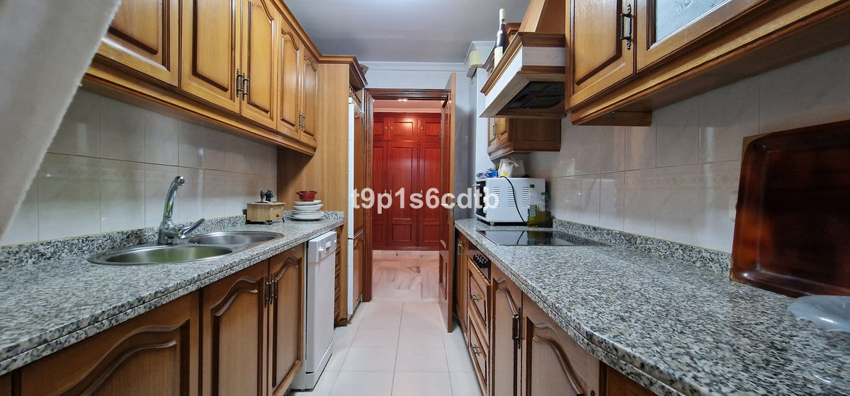 Te koop Middle Floor Apartment Costa Del Sol San Pedro De Alcántara € 375.000,-