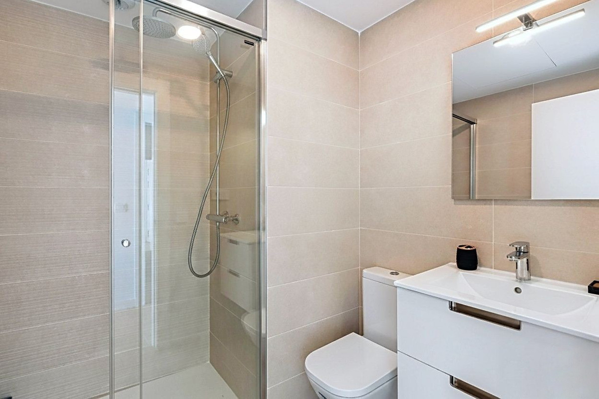 Te koop Middle Floor Apartment Costa Del Sol Estepona € 450.000,-