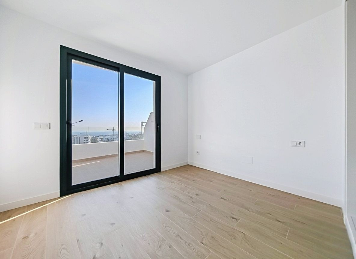 Te koop Middle Floor Apartment Costa Del Sol Estepona € 450.000,-