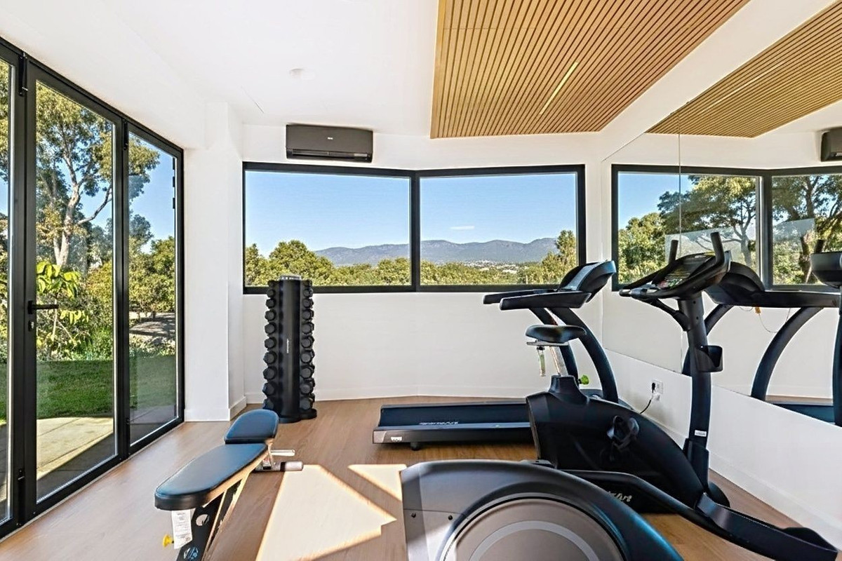 Te koop Middle Floor Apartment Costa Del Sol Estepona € 450.000,-