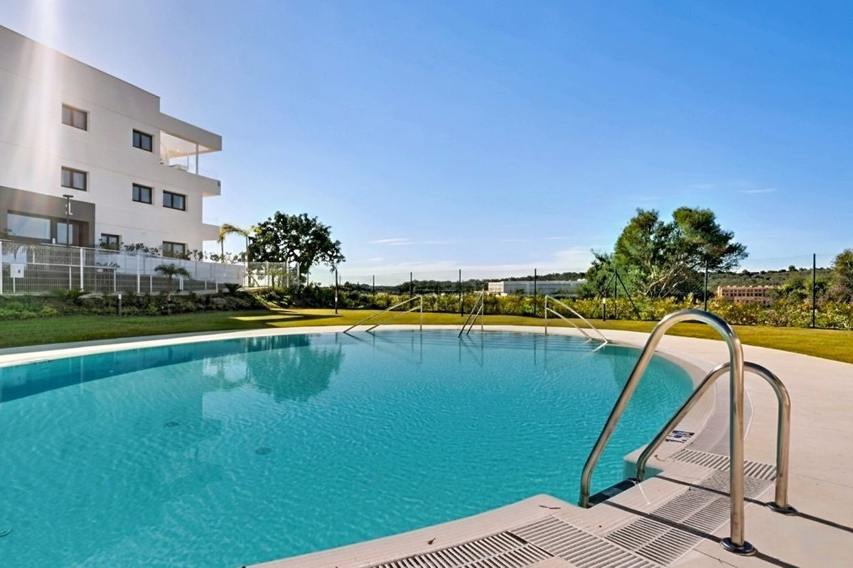 Te koop Middle Floor Apartment Costa Del Sol Estepona € 450.000,-