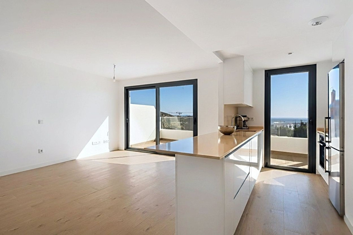 Te koop Middle Floor Apartment Costa Del Sol Estepona € 450.000,-