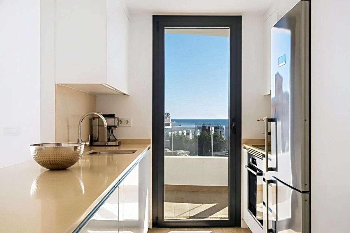 Te koop Middle Floor Apartment Costa Del Sol Estepona € 450.000,-