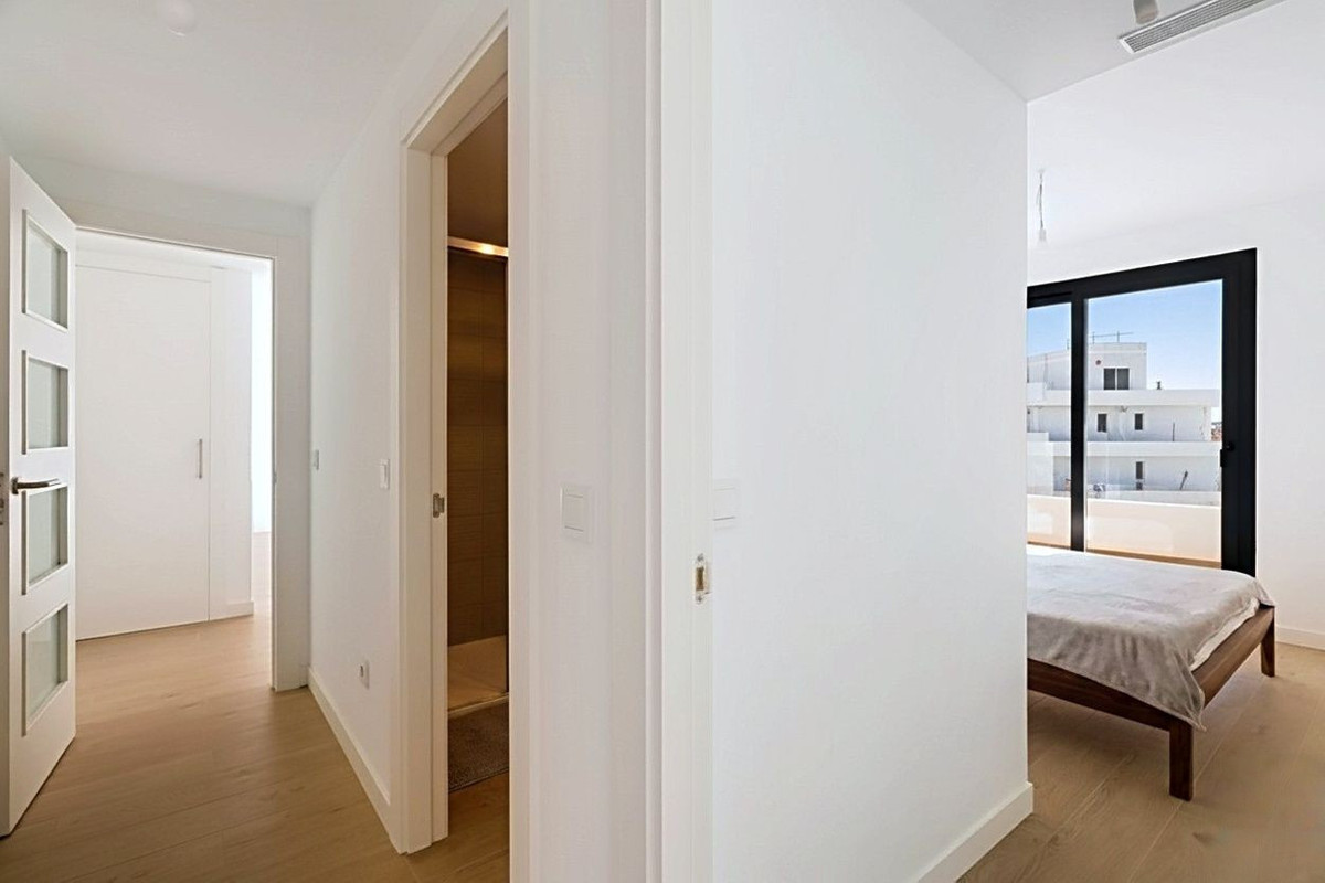 Te koop Middle Floor Apartment Costa Del Sol Estepona € 450.000,-