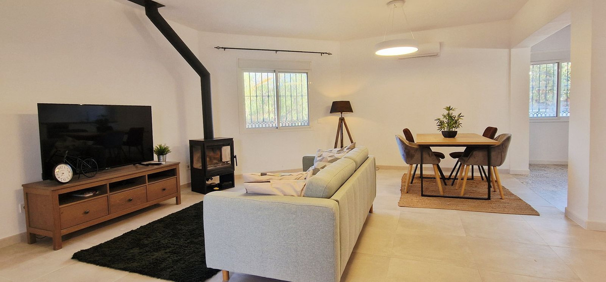 Te koop Vrijstaande Villa Costa Del Sol Arenas € 360.000,-