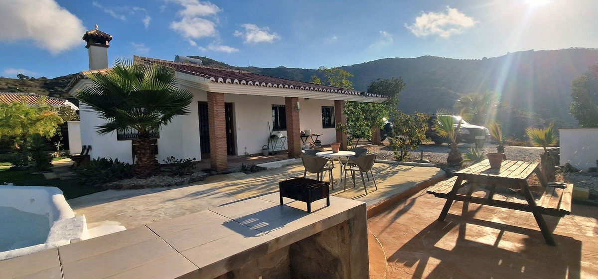 Te koop Vrijstaande Villa Costa Del Sol Arenas € 360.000,-