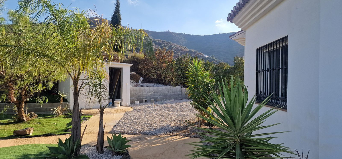 Te koop Vrijstaande Villa Costa Del Sol Arenas € 360.000,-