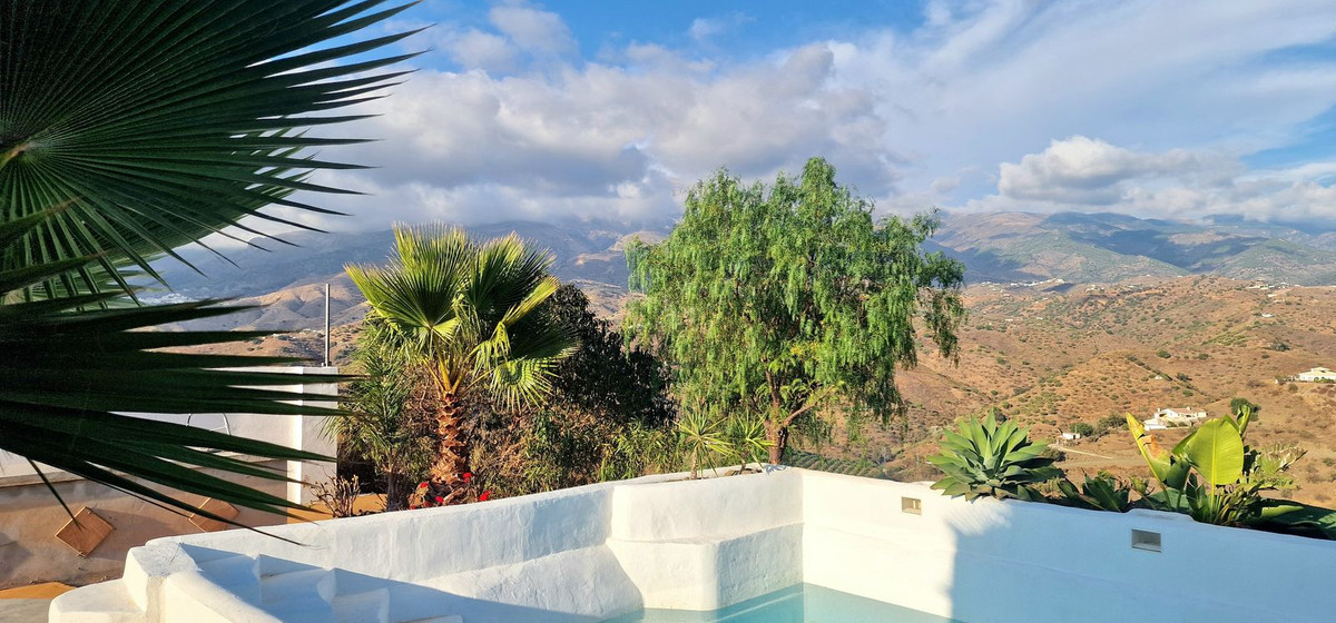 Te koop Vrijstaande Villa Costa Del Sol Arenas € 360.000,-