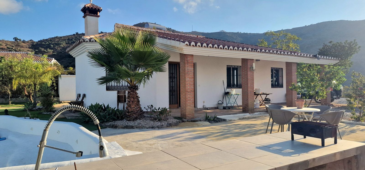 Te koop Vrijstaande Villa Costa Del Sol Arenas € 360.000,-