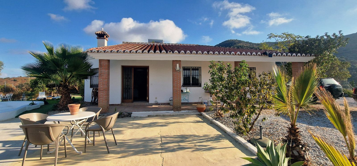 Te koop Vrijstaande Villa Costa Del Sol Arenas € 360.000,-