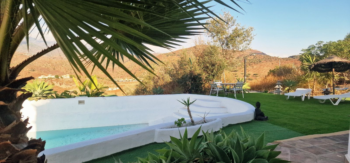 Te koop Vrijstaande Villa Costa Del Sol Arenas € 360.000,-