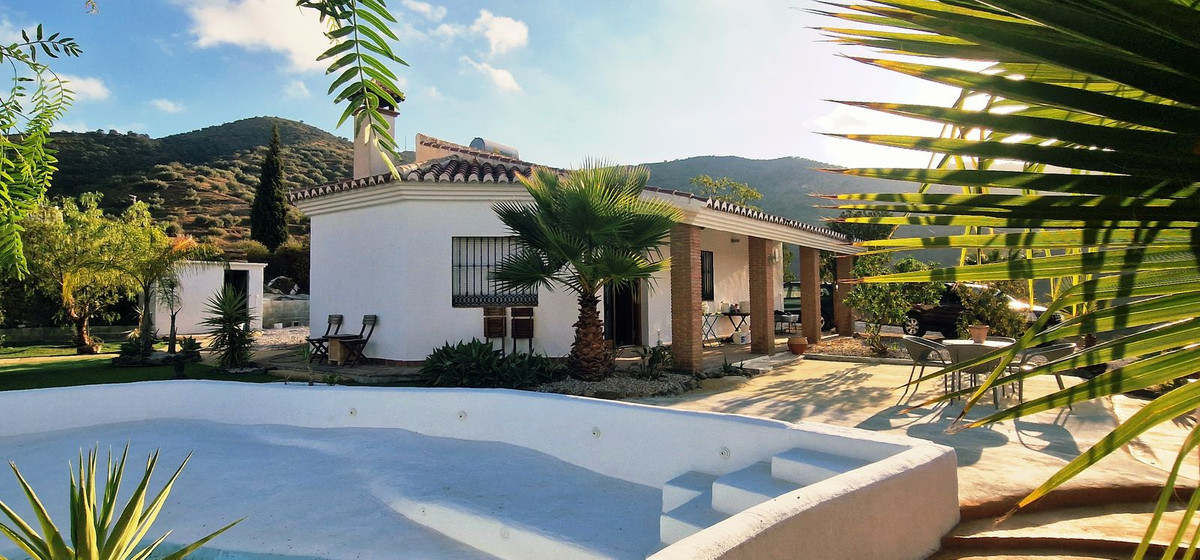 Te koop Vrijstaande Villa Costa Del Sol Arenas € 360.000,-