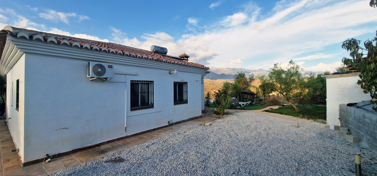 Te koop Vrijstaande Villa Costa Del Sol Arenas € 360.000,-