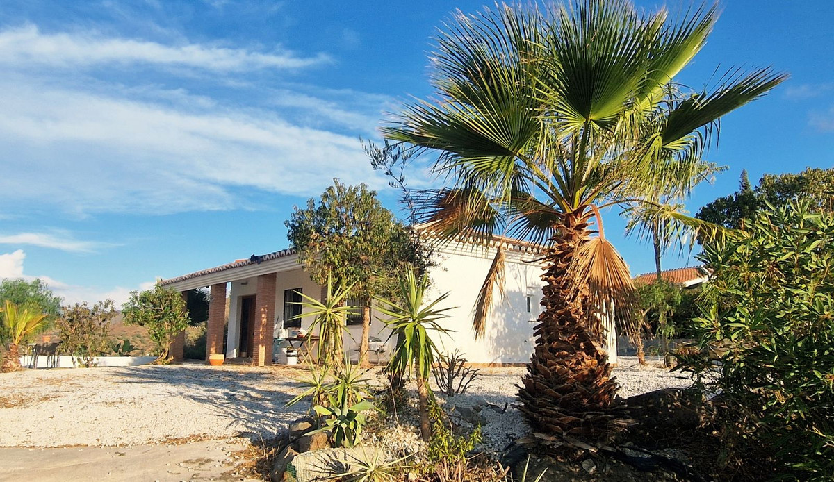 Te koop Vrijstaande Villa Costa Del Sol Arenas € 360.000,-