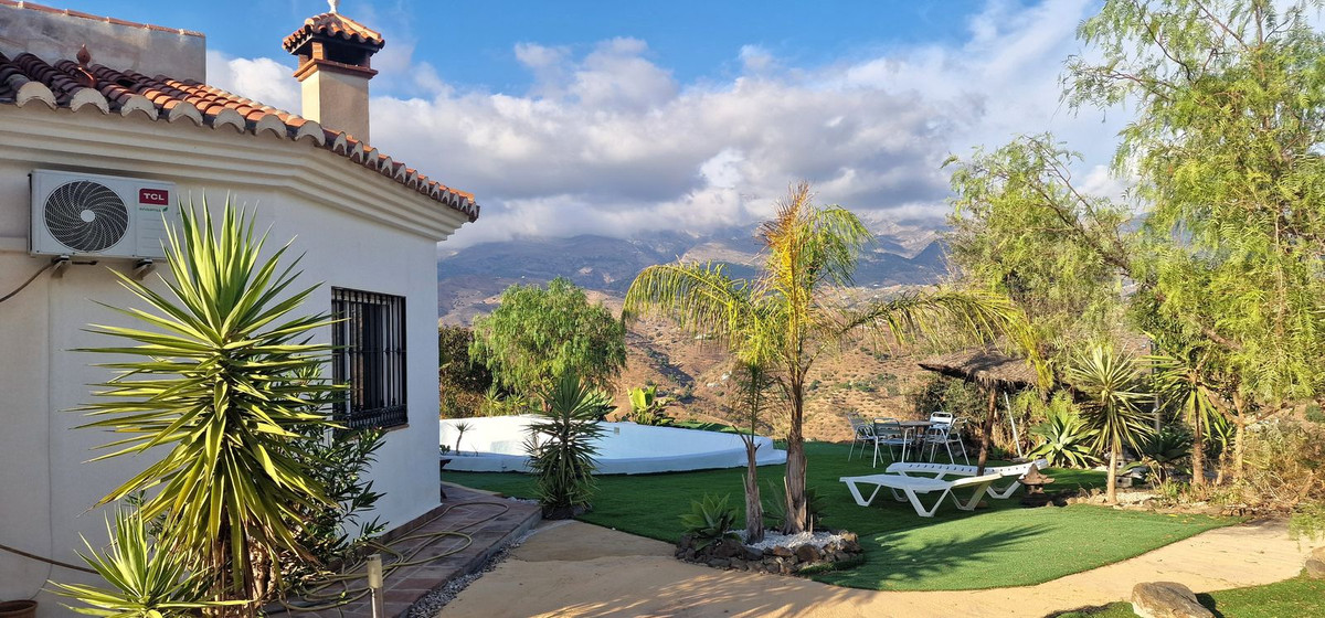 Te koop Vrijstaande Villa Costa Del Sol Arenas € 360.000,-