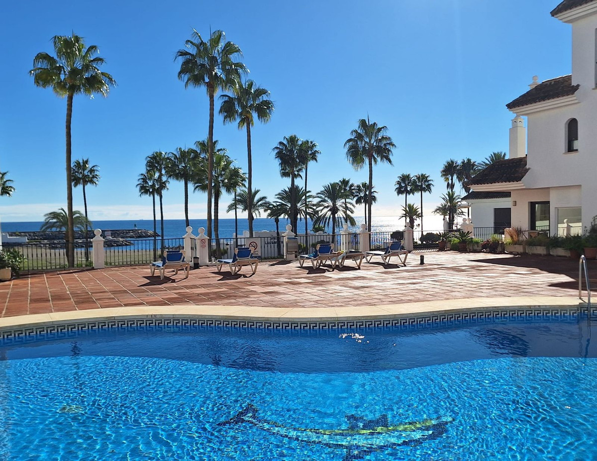 Te koop Middle Floor Apartment Costa Del Sol La Duquesa € 470.000,-