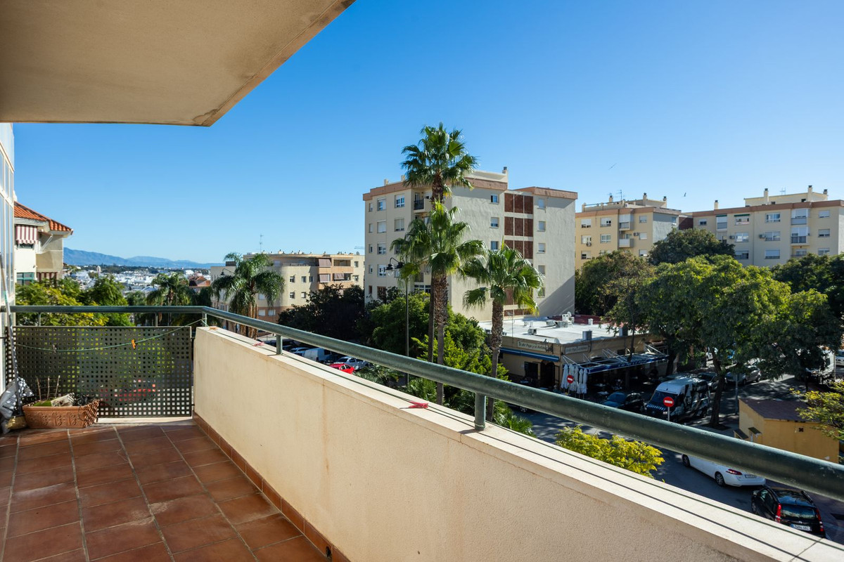 Te koop Middle Floor Apartment Costa Del Sol Estepona € 490.000,-