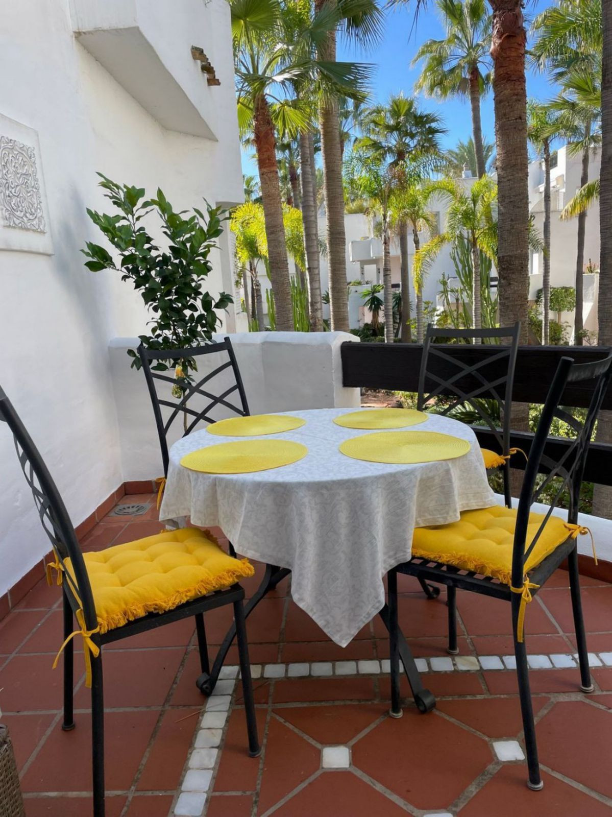 Te koop Middle Floor Apartment Costa Del Sol Nueva Andalucía € 735.000,-