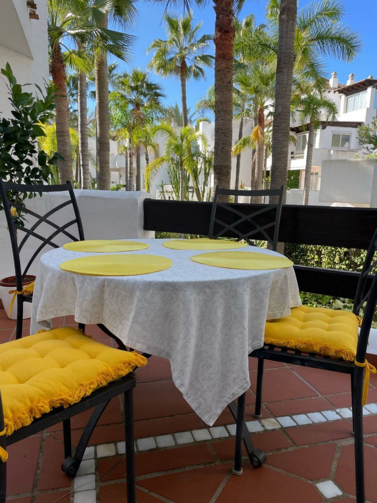 Te koop Middle Floor Apartment Costa Del Sol Nueva Andalucía € 735.000,-