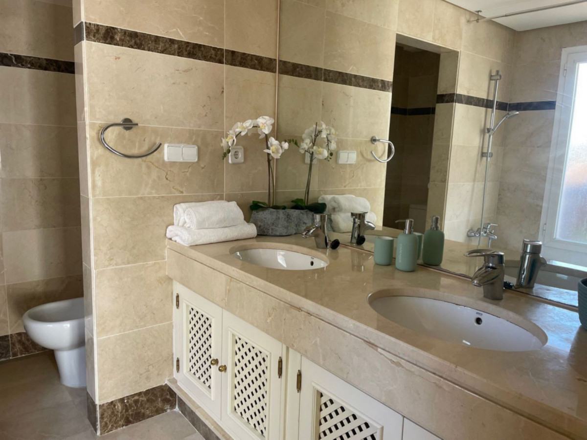 Te koop Middle Floor Apartment Costa Del Sol Nueva Andalucía € 735.000,-