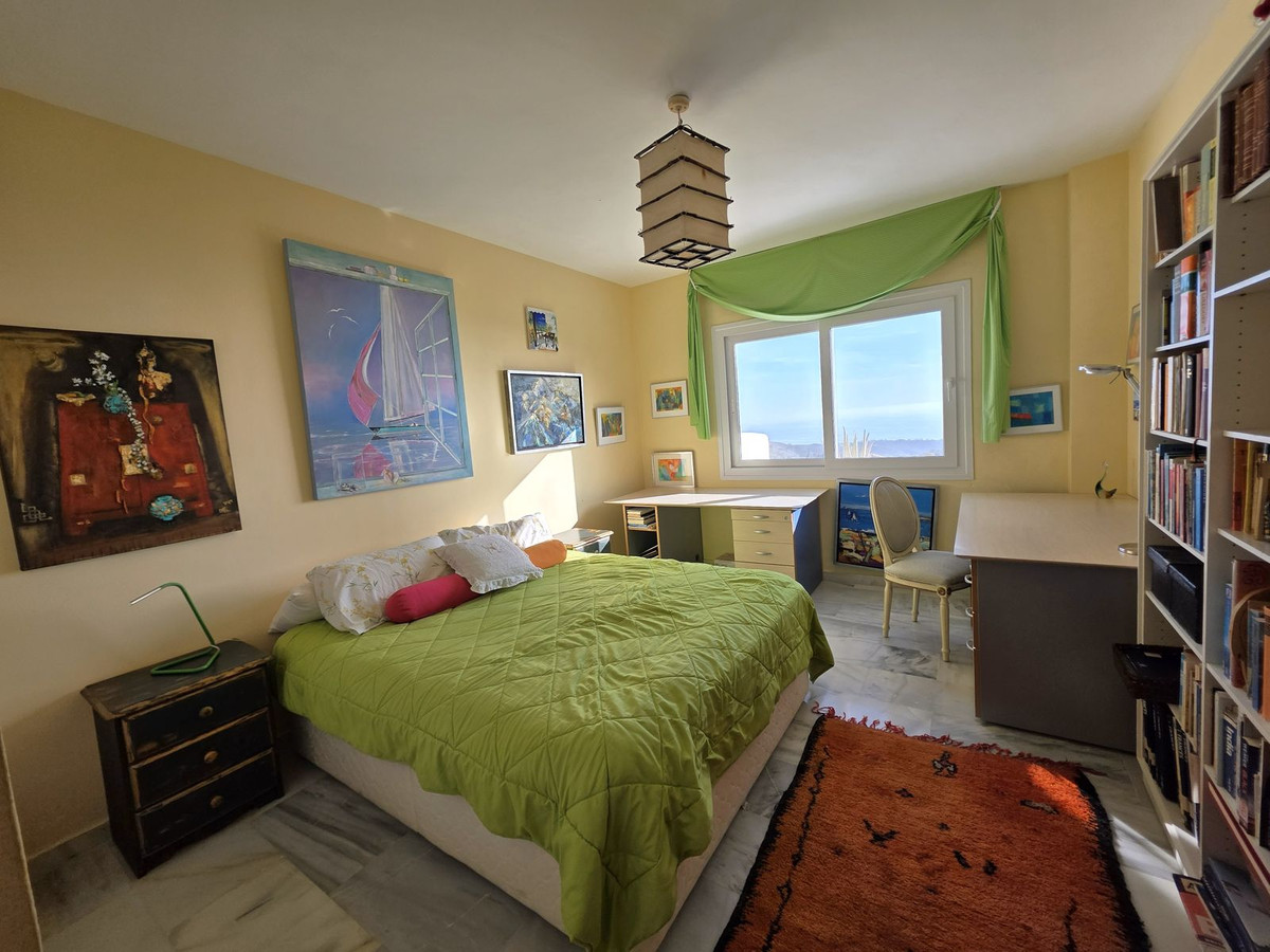 Te koop Middle Floor Apartment Costa Del Sol La Mairena € 399.000,-