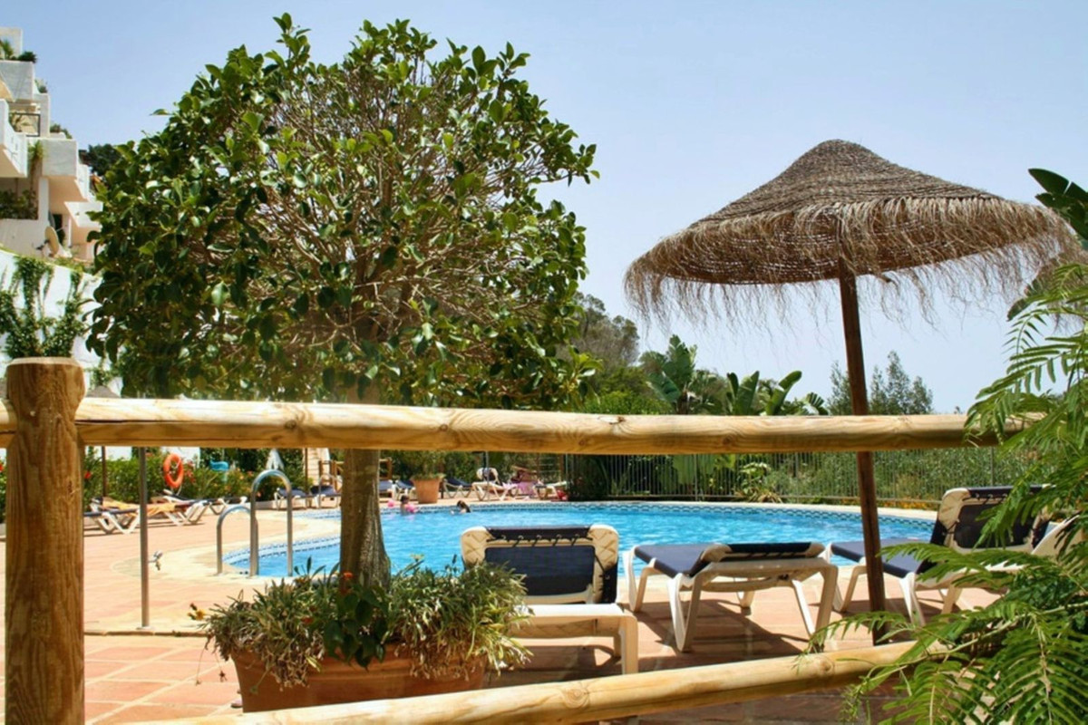 Te koop Middle Floor Apartment Costa Del Sol La Mairena € 399.000,-