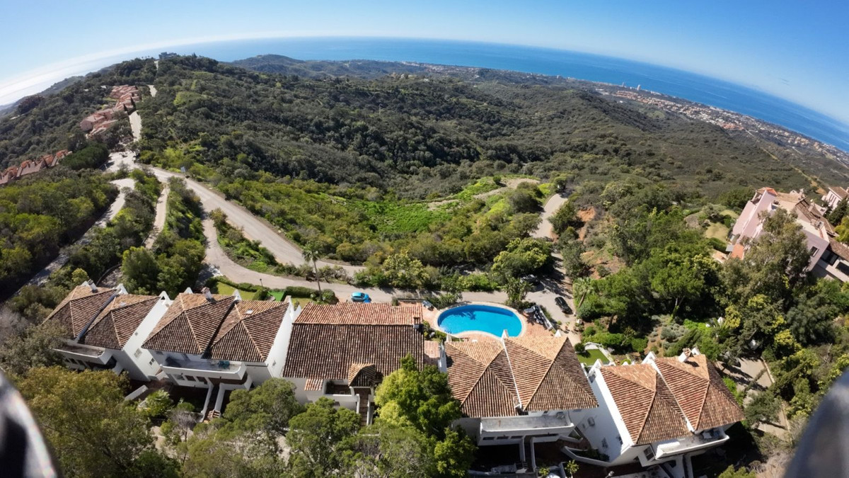 Te koop Middle Floor Apartment Costa Del Sol La Mairena € 399.000,-