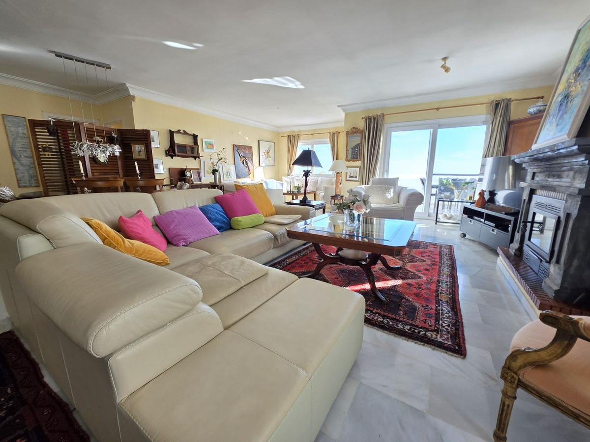 Te koop Middle Floor Apartment Costa Del Sol La Mairena € 399.000,-