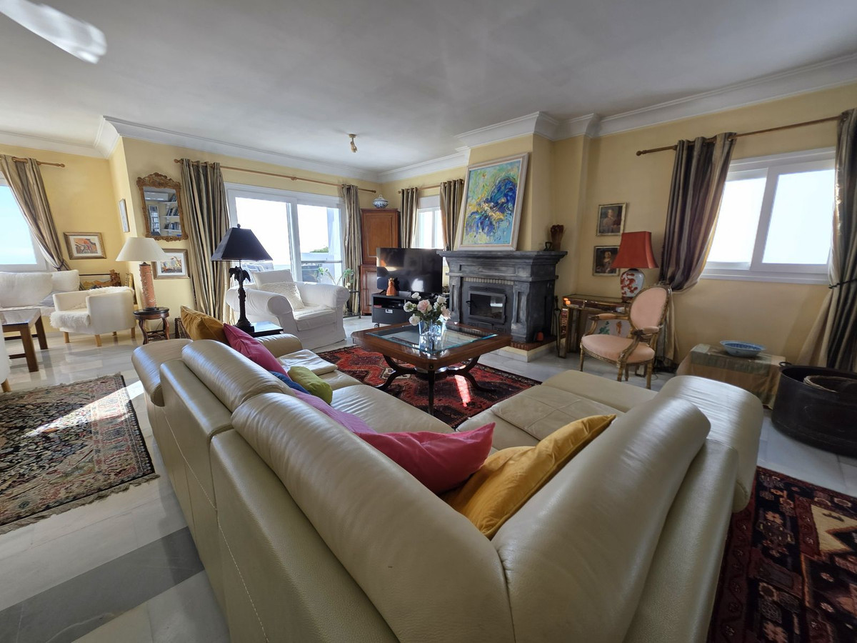 Te koop Middle Floor Apartment Costa Del Sol La Mairena € 399.000,-