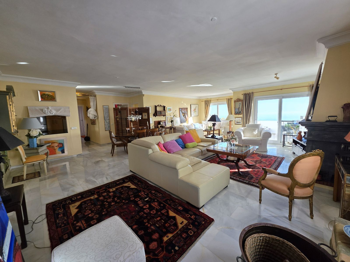 Te koop Middle Floor Apartment Costa Del Sol La Mairena € 399.000,-