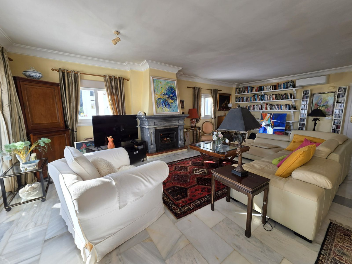 Te koop Middle Floor Apartment Costa Del Sol La Mairena € 399.000,-